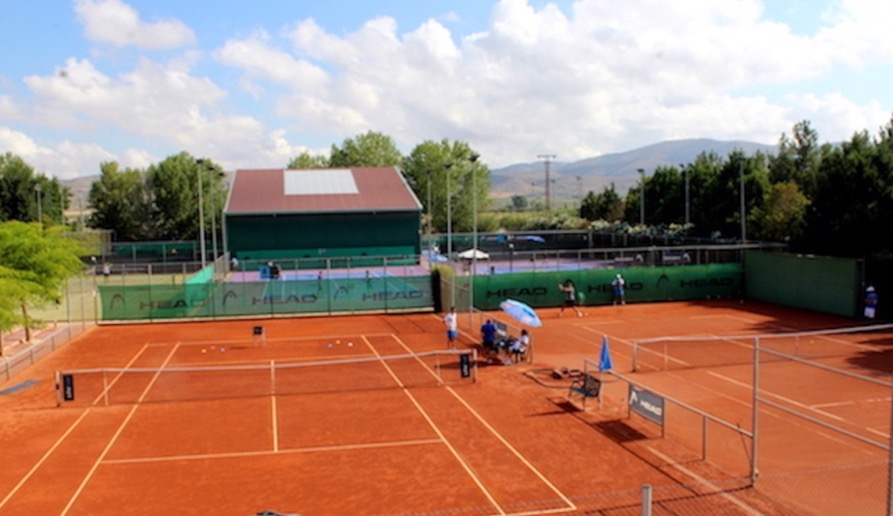 Die JC Ferrero Equelite Sport Academy bietet 20 Tennisplätze mit unterschiedlichen Belägen