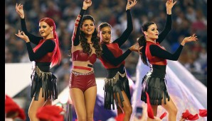 Und da aller guten Dinge drei sind: Auch Selena Gomez gab sich 2013 bereits die Ehre - in diesem...nunja, gewagten Outfit