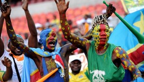Die Vuvuzela gehört wie schon bei der WM 2010 auch diesmal wieder zur Standardausrüstung des afrikanischen Stadiongängers