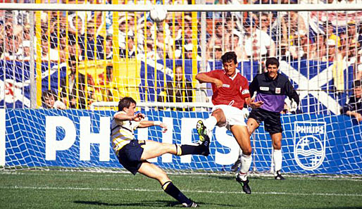 Acht Länderspiele (3 Tore) im schottischen Nationaldress hat McInally auf dem Buckel, er stand im Kader bei der WM 1990