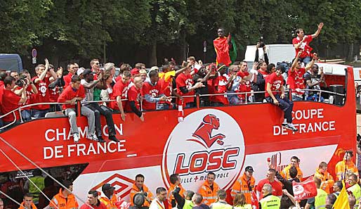 FRANKREICH: Endlich wieder was zu feiern - die erste Meisterschaft für den OSC Lille seit 1954 und den Pokal gab es gleich dazu