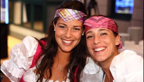 Andrea Petkovic hatte vor der Seuchensaison 2012 die Top 10 geknackt. Hier genoss sie an der Seite ihrer guten Freundin Ana Ivanovic den süßen Erfolg