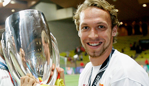 Mit dem FC Sevilla holte Hinkel den Supercup, den Uefa-Cup und den spanischen Pokal