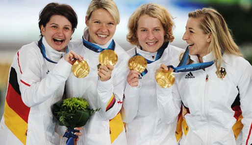 Am Ende waren vier Gold-Medaillen. Und vier lachende Eisschnelllauf-Queens. Bis es soweit war, passierte jedoch einiges...