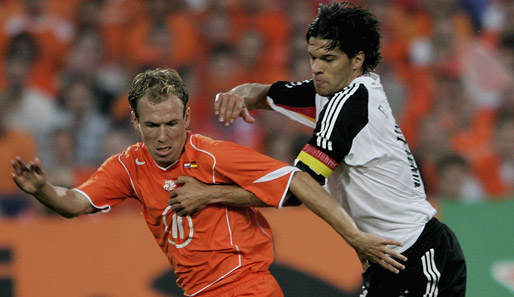 Früh schaffte er den Sprung in die Oranje-Auswahl. Sein Debüt gab Robben am 30. April 2003 beim 1:1 gegen Portugal