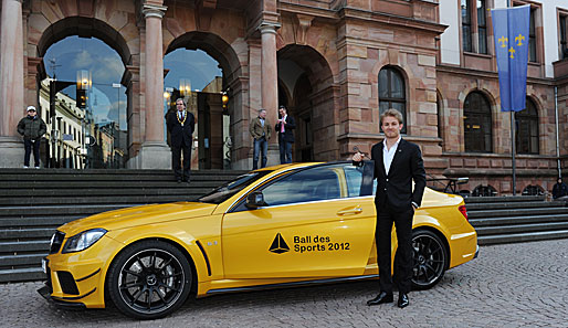 Formel-1-Star Nico Rosberg spielte anlässlich des 42. "Ball des Sports" Shuttle-Fahrer und chauffierte Prominente im AMG C63 Black Series - gesponsort von Mercedes-Benz