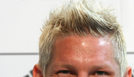 Das Markenzeichen des jungen Bastian Schweinsteiger: Ausgefallene Frisuren mit unterschiedlichen Farbaspekten!