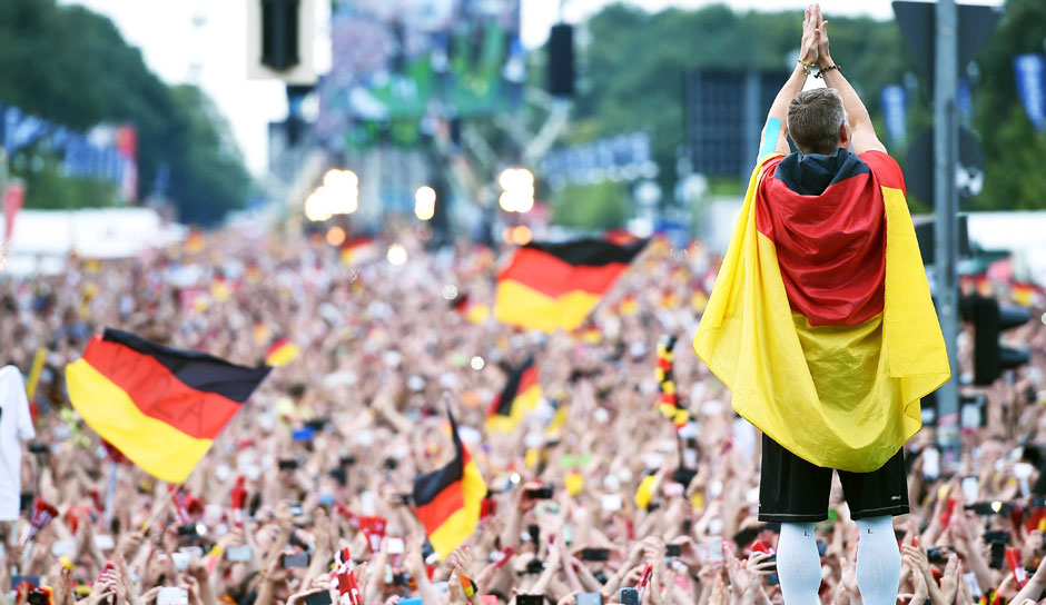 Bastian Schweinsteiger feiert am 1. August seinen 36. Geburtstag. Zu diesem Anlass blickt SPOX auf die Laufbahn des Weltmeisters, Champions-League-Siegers, zichfachen deutschen Meisters und Gewinner vieler weiterer Titel zurück.
