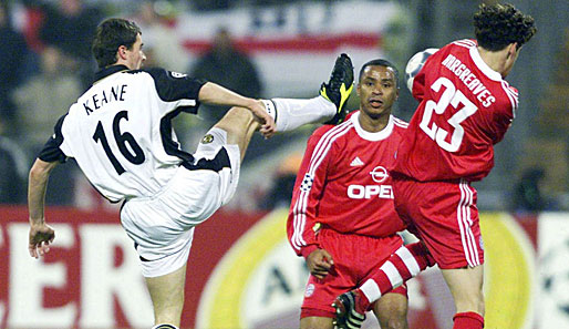 20.11.2001 - MANCHESTER UNITED - Zwischenrunde, Hinspiel: 1:1 - Wie so oft in Duellen mit United ging es auch in diesem Spiel hart zur Sache