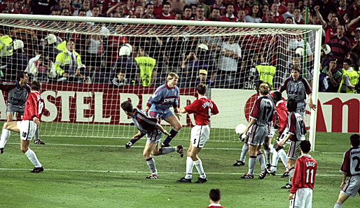 26.05.1999 - MANCHESTER UNITED - FINALE: 1:2 - Eines der denkwürdigsten Finals in der Champions-League-Geschichte. Aber damit sollten die Bayern noch weitere Erfahrungen machen