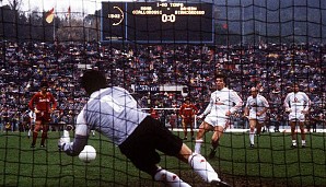 BAYERN MÜNCHEN - AS ROMA (3 Siege, 1 Niederlage): Im Europapokal der Pokalsieger traf Bayern München erstmals in der Saison 1984/85 auf den AS Rom. Lothar Mattäus traf im Rückspiel im Stadio Olimpico