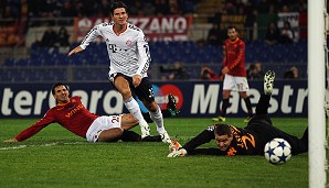 In der Champions League trafen die Bayern in der Gruppenphase 2010/11 auf die Roma. Das Hinspiel gewann man locker mit 2:0. Im Rückspiel führte man dank zweier Gomez-Tore mit 2:0 zur Halbzeit, verlor dann aber noch mit 2:3