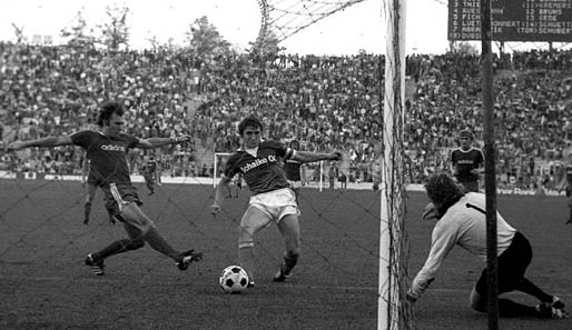Einer der schönsten Momente der Schalker Klubgeschichte: Im Oktober 1976 schlugen die Königsblauen Bayern mit 7:0 - im Münchner Olympiastadion!