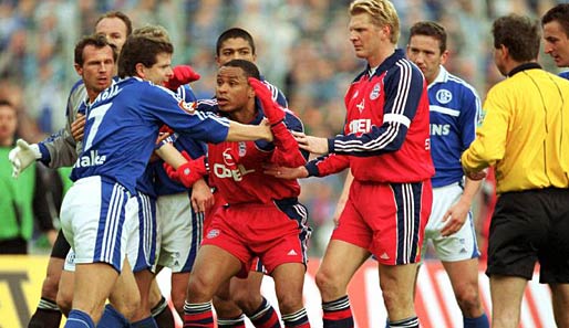 Premiere für Königsblau: In der Saison 2000/2001 gewann Schalke erstmals beide Spiele gegen die Bayern. Beim 3:2 im Hinspiel war Andreas Möller einer der Helden