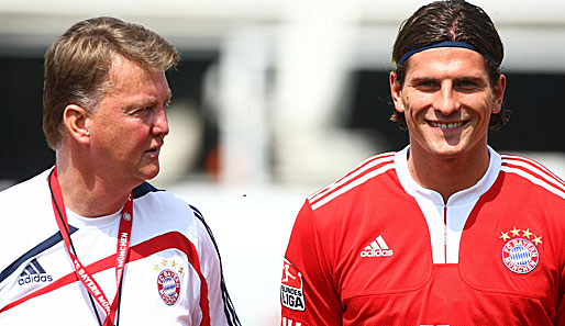 Erstes Training von Louis van Gaal (l.) als Bayern-Trainer. Mit dabei: 30-Millionen-Zugang Mario Gomez