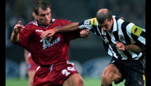 Hier im Duell mit Zinedine Zidane, das Spiel mit dem HSV gegen Juventus endete mit einem 4:4-Unentschieden