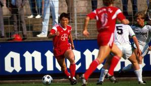 STURM: Bum-kun Cha (Südkorea). Nicht wenige sehen ihn als den besten asiatischen Fußballer aller Zeiten. Für Frankfurt und Leverkusen erzielte er zwischen 1979 und 1989 121 Tore und wurde in Korea zu einem Volkshelden.