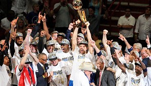 JUNI: DAS Märchen des Monats legt aber Dirk Nowitzki hin. Er führt die Dallas Mavericks in den Finals gegen die Miami Heat zum ersten NBA-Titel