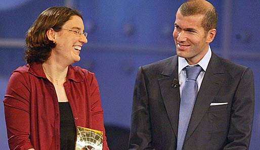 2003 wurde sie das erste Mal Weltfußballerin des Jahres. Gemeinsam mit ihrem männlichen Pendant Zinedine Zidane nahm sie die Ehrung entgegen