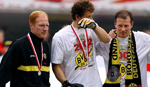 2002 holt Dortmund den bis dato letzten TItel: Sammer, Lehmann und Reuter (v.l.) feiern am letzten Spieltag die Meisterschaft