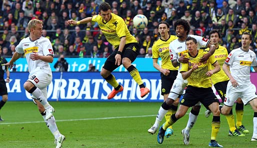 Nachdem die Bayern in letzter Minuten in Bremen gewannen, musste der BVB gegen Gladbach siegen - ging durch Ivan Perisics Kopfball in Führung. Nach dem 2:0-Sieg war endgültig klar: Borussia Dortmund ist Deutscher Meister 2012!