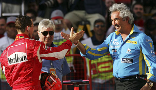 Mit Michael Schumacher freute sich Briatore auch noch, als beide längst Rivalen um den WM-Titel waren