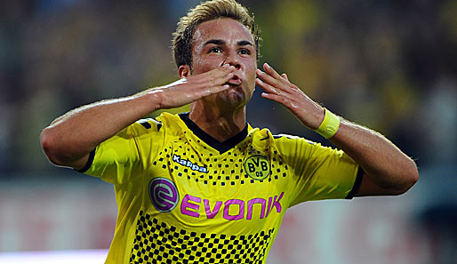 Mario Götze erhöhte nach einem sensationellen Zusammenspiel mit Robert Lewandowski auf 2:0 für die Dortmunder