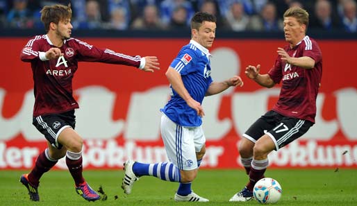 Schalke - Nürnberg 4:0: Von Anfang an gab es keinen Zweifel über den Ausgang der Partie. Die Königsblauen (Baumjohann) hatten das Geschehen stets im Griff
