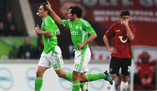 Wolfsburg - Hannover 4:1: Was für ein Auftritt von Hasan Salihamdzic! In der Anfangsphase besorgte der Bosnier die frühe Führung. Aus Ekel spuckt Marcel Schäfer wohl nicht aus