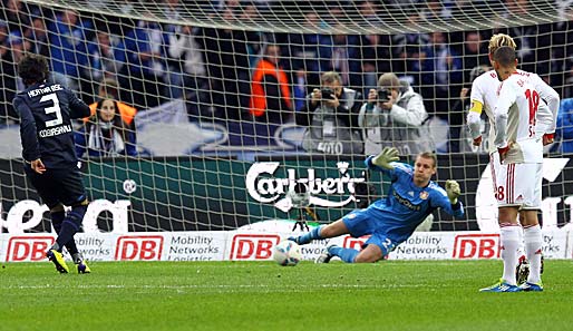 Hertha BSC - Leverkusen 3:3: Kobiaschwili scheitert mit einem Foulelfmeter an Bayers Leno, der auch den Nachschuss pariert