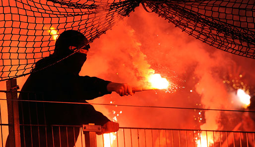 1. FC Kaiserslautern - Hertha BSC 1:1: Die Pyro-Woche, Teil zwei: Auch in Kaiserslautern brannten bei den Fans der Gäste ein paar Sicherungen durch