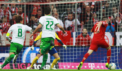 Die Bayern übernahmen sofort das Kommando in der Allianz Arena. Die logische Konsequenz: Das 1:0 durch Franck Ribery (r.)