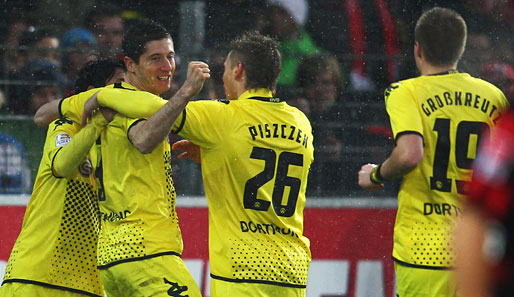 SC Freiburg - Borussia Dortmund 1:4: Im dichten Freiburger Regen machte der BVB sofort Ernst und ging durch Lewandowski in Führung