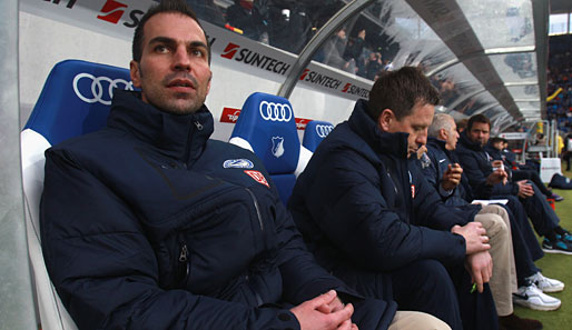TSG Hoffenheim - Hertha BSC 1:1: Auf der Bank der Hertha herrschte nach dem Wirrwarr um Trainer Markus Babbel eisige Stimmung