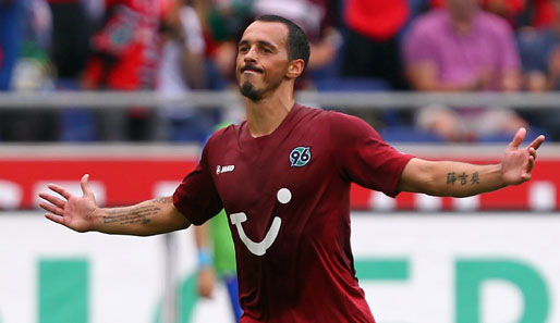 Sergio Pinto brachte zunächst Hannover 96 in der 33. Minute mit einem Freistoß-Tor mit 1:0 in Führung
