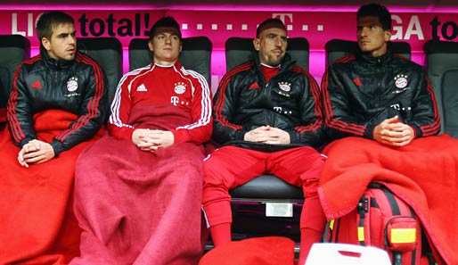 Die beste Ersatzbank der Welt? Lahm, Kroos, Ribery und Gomez (v.l.n.r.) dürfen sich gegen Mainz erstmal ausruhen. Zufrieden sieht anders aus