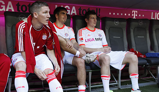 Die Bank der Münchner war prominent besetzt: Bastian Schweinsteiger, Philipp Lahm und Toni Kroos waren zu Beginn nur Zuschauer