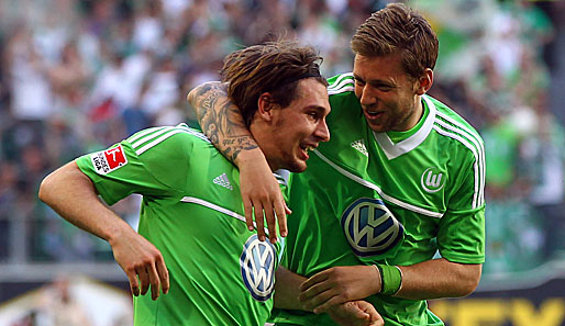 Wolfsburg - Bremen 2:1 - Patrick Helmes war beim 2:1-Sieg der Wölfe der Mann des Tages. hier jubelt er mit Teamkollege Marco Russ
