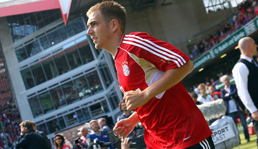 1. FC Kaiserslautern - FC Bayern 0:3: Da kommt er, der Mann, über den im Moment ganz Fußball-Deutschland spricht. Autor Philipp Lahm