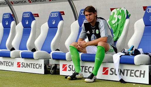 In keinster Weise mithelfen konnte Wolfsburgs Patrick Helmes. Der Anti-Liebling von Felix Magath saß 90 Minuten auf der Bank