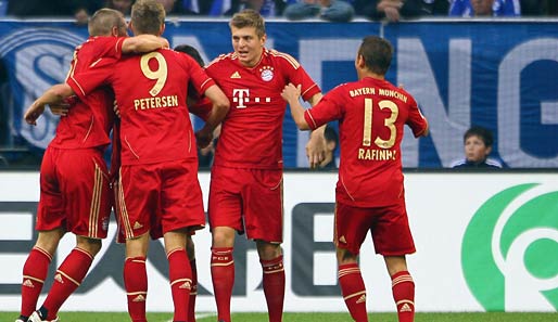 Gomez-Ersatzmann Nils Petersen (2.v.l.) brachte die Bayern nach starker Vorbereitung von Franck Ribery in Führung