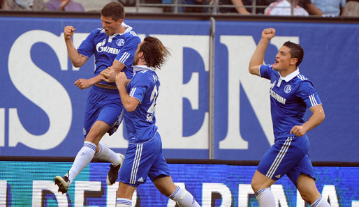 Klaas-Jan Huntelaar (l.) brachte den FC Schalke bereits in der 13. Minute in Hamburg mit 1:0 in Führung