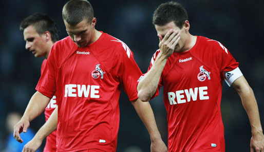 Frust und hängende Köpfe hingegen beim 1. FC Köln - allen voran Lukas Podolski (M.), dessen Formkurve zuletzt noch nach oben zeigte