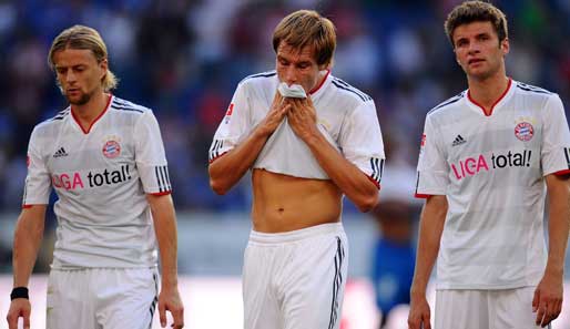 Die Bayern-Spieler Tymostschuk, Badstuber und Müller sind offensichtlich enttäuscht nach dem Unentschieden gegen 1899 Hoffenheim