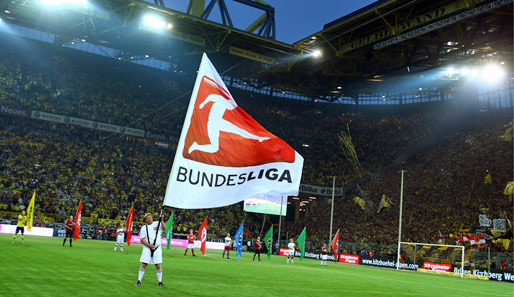 Vor der eindrucksvollen Kulisse im Dortmunder Signal Iduna Park wird die Jubiläumssaison mit einer kleinen Zeremonie eröffnet