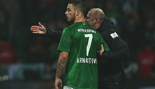 Marko Arnautovic bekommt von Werder-Coach Thomas Schaaf Anweisungen. Insgesamt zeigte der Österreicher eine engagierte Partie