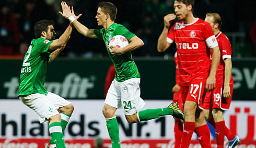 Werder Bremens Bayern-Leihgabe Nils Petersen (2.v.l.) köpfte in der 51. Spielminute nach einer Schmitz-Flanke den Ausgleichstreffer
