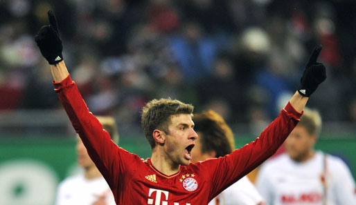 In Führung gingen aber die Münchner. Müller verwandelte einen Handelfmeter und jubelte, wie ein Müller eben jubelt...
