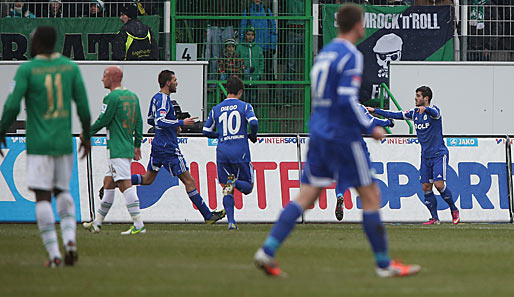 GREUTHER FÜRTH - WOLFSBURG: 0:1: Ein schwaches Bundesligaspiel entschied Wolfsburgs Bas Dost (3.v.l.) mit einem Tor nach einer schönen Kombination mit Vieirinha