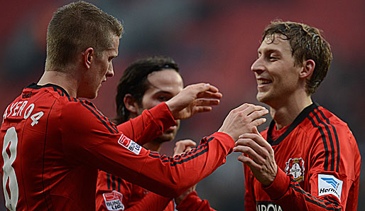 Leverkusen feierte somit den ersten Sieg seit dem 18. Spieltag und bleibt mit dem BVB auf Augenhöhe im Kampf um die Champions-League-Plätze.